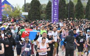 25 min nəfər “Küləyə qalib gəl” dedi  - "Bakı Marafonu 2026" start götürdü