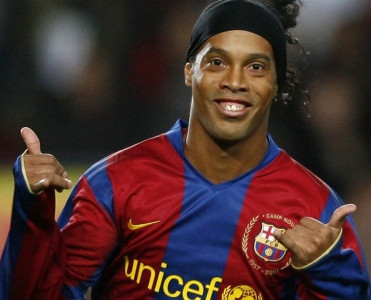 Ronaldinhonun pasportuna həbs qoyulub