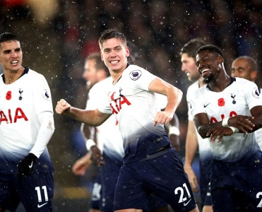 Tottenham qələbə qazandı, Leicester heç-heçə etdi