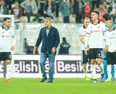 Beşiktaş 7 futbolçuyla yolları ayıra bilər