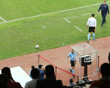 VAR sistemi rəsmən Premyer Liqada!
