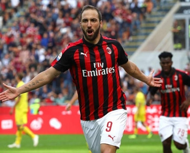 Higuain hansı klubda oynamaq istədiyi açıqladı