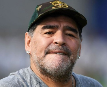 Maradona jurnalistin sualına cavab verə bilmədi-Video