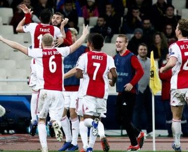 Ajax növbəti mərhələdə, CSKA məğlub oldu