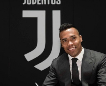 Juventus Alex Sandro ilə müqaviləsini təzələdi