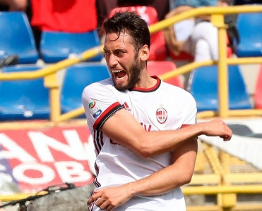 Çalhanoğlu açıqladı: “Milan”dan ayrılır?