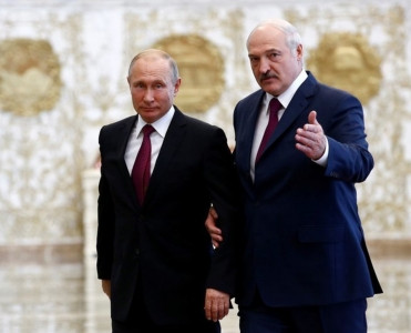 Putin Lukaşenko ilə hokkey oynayıb, xizək sürəcək