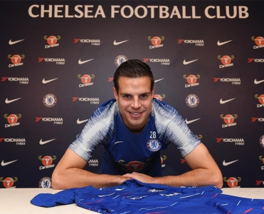 Azpilicueta Chelsea'də qaldı