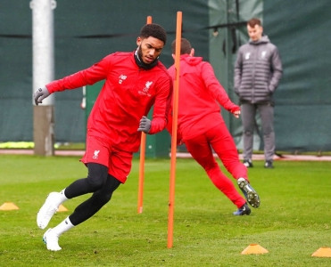 Liverpool'un futbolçusu sıradan çıxdı