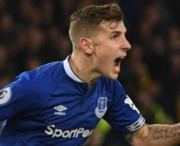 Everton'u məğlubiyyətdən Digne qurtardı