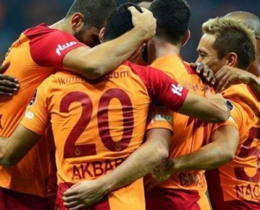 Galatasaray 2 futbolçu ilə yolları ayırır