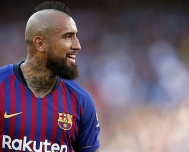 Tanınmış futbolçunun evlərinə həbs qoyulub