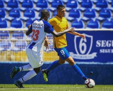 Renatın komandası autsayderlə bacarmadı