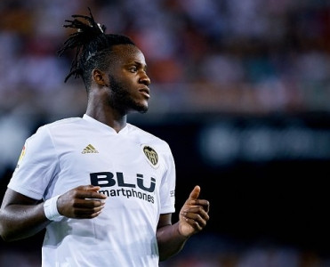 Valencia Batshuayi'ni göndərdi