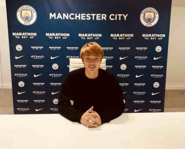 Manchester City yaponiyali futbolçu aldı