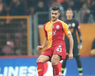 Galatasaray futbolçusunu satır