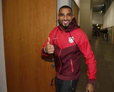 Boateng rəsmən Barcelona'da