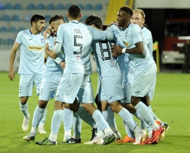 Sumqayıt və Zirə qələbə qazandı