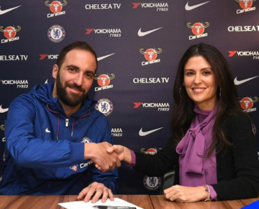 Higuain rəsmən Chelsea'də