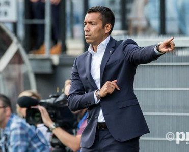 Van Bronckhorst'dan ayrılıq qərarı