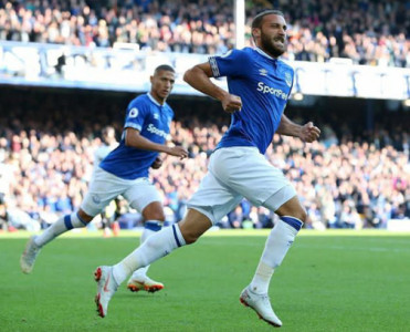 Cenk Tosun klubunu dəyişir