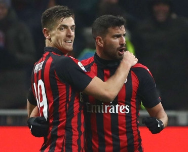 Juventus səfərdə, Milan evdə qələbə qazandı