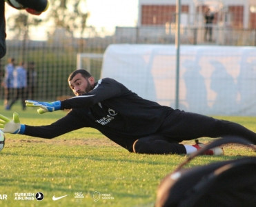 Neftçi futbolçusunu itirdi