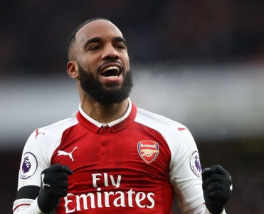 UEFA Lacazette'ni 3 oyunluq cəzalandırdı