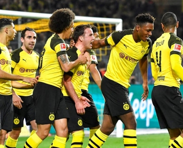 Borussia Dortmund zirvəyə qayıtdı