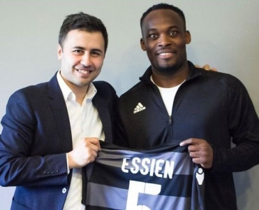 Essien rəsmən “Səbail”də - RƏSMİ