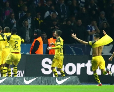 Borussia'dan çətin qələbə