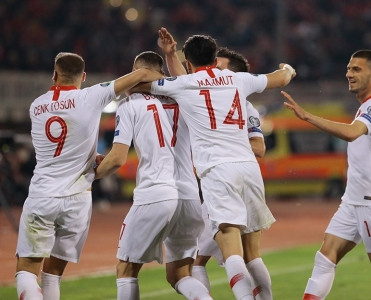 İngiltərə və Fransadan darmadağın, Türkiyədən inamlı qələbə