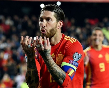 İspaniyadan çətin, İtaliyadan inamlı qələbə