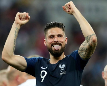 Giroud tarixə keçdi