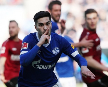 Eintracht evdə, Schalke səfərdə qələbə qazandı