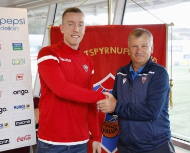 Halldorsson rəsmən İslandiya klubunda