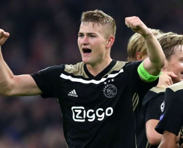 Baş məşqçidən de Ligt açıqlaması: Barcelona, yoxsa  ...