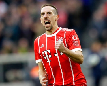 Ribery Xavinin yanında gedir?