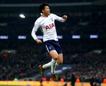 “Tottenham”ın futbolçusundan 100 minlik yardım
