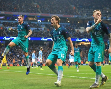 Liverpool yarımfinalda, Tottenham Manchester City səddini keçdi