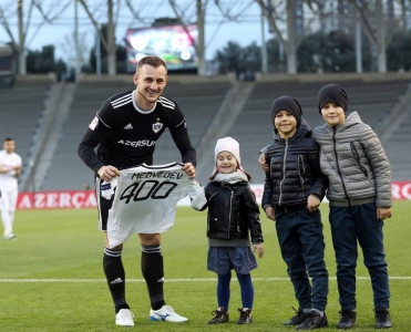 Maksim 400-cü oyununa övladları ilə çıxdı - FOTO