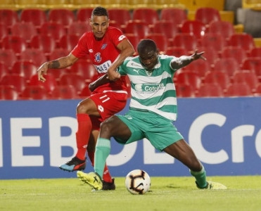 Paraqvay klubu penaltini dəqiq vura bilməyən futbolçusunu qovdu - VİDEO