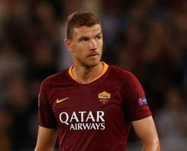 Borussia Roma'nın futbolçusunu istəyir