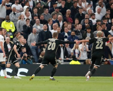 Tottenham Ajax'a uduzdu