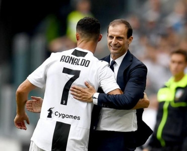 Messi Ronaldo üçün yaxşı stimuldur - Alleqri