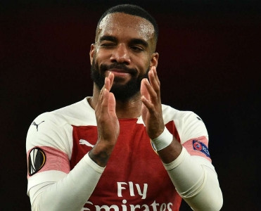 Barcelona Arsenalın hücumçusunu istəyir