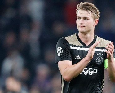 De Ligt "Manchester United"in təklifini rədd etdi