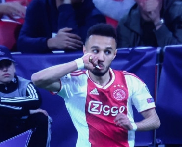 "Ajax"ın futbolçuları "Tottenham"la oyun zamanı iftar açıblar - VİDEO