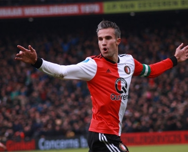 Robin van Persi futboldan gedir