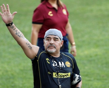 Maradona saxlanıldı